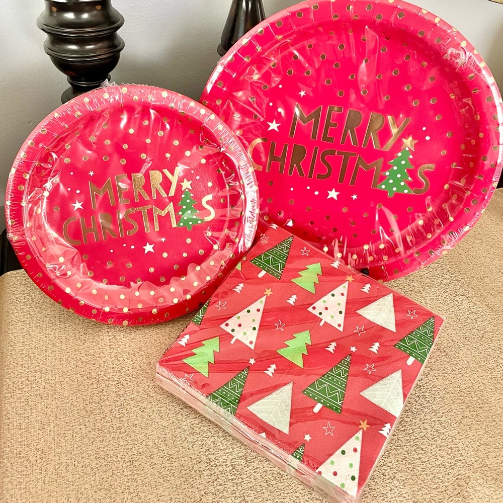 NWT Gold Foil MERRY CHRISTMAS Party Plate Bundle